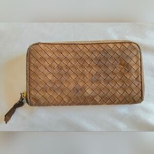 Bottega Veneta Brown Woven Calf-skin Leather Wallet In Pre Loved Condition